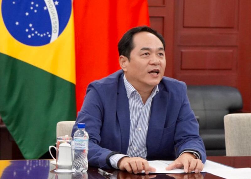 中國駐巴西大使楊萬明早前在推特上斥責巴西議員、愛德華•博索納羅（Eduardo Bolsonaro）批評中共當局撒謊，導致武漢肺炎疫情蔓延至全世界的推文是「辱華」。（楊萬明推特圖片 / 拍攝日期不詳）