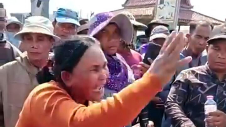 A villager speaks to a Cambodian official as hundreds of people block National Road 2 in Takeo province during a protest over water shortages, Jan. 21, 2025.