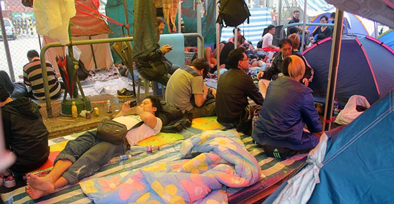 2013年4月4日，香港碼頭工潮踏入第八天，罷工工人們繼續留守碼頭。（粵語組記者陳小熊拍攝）