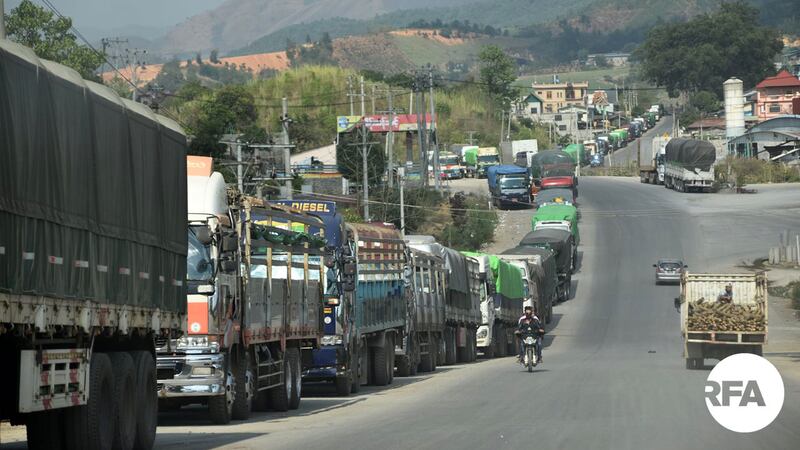trucks-china-border.jpg