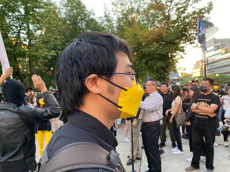參與集會的Domingo坦言集會雖然有圍爐感覺,但亦有影響加拿大民意的作用。(胡彗藍 攝)