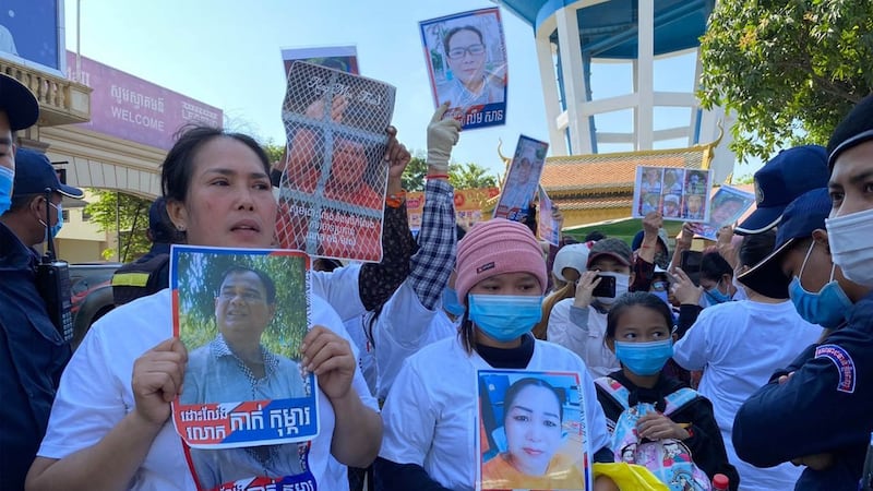 CNRP_Activists_Women_Friday_protest.jpg