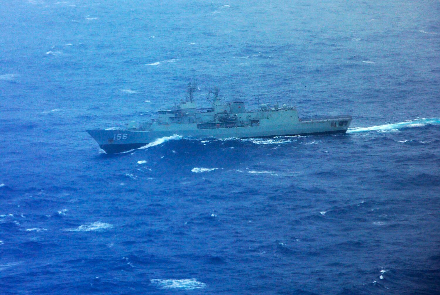 북한 선박의 불법 해상활동을 감시하고 있는  호주 왕립 해군 호위함 투움바(HMAS Toowoomba)호.