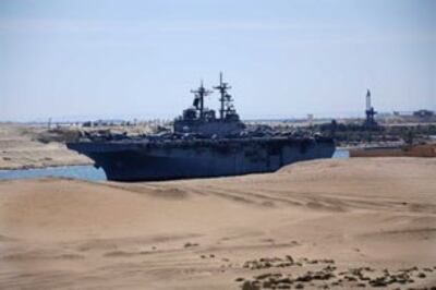 Chiến hạm USS Kearsarge tiến vào Địa Trung Hải thông qua kênh đào Suez hôm 02-03-2011.