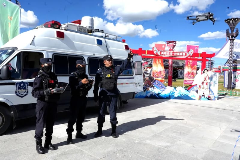 དབྱར་དུས་བོད་ཀྱི་ས་ཁུལ་ཁག་ནས་རྟ་རྒྱུག་དུས་ཆེན་ཚོགས་བཞིན་པར་རྒྱ་ནག་གཞུང་གིས་དམ་དྲག་ཆེན་པོ་བྱེད་བཞིན་ཡོད་འདུག