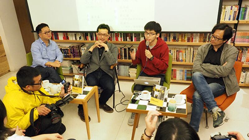 2015年3月27日，黃之鋒出席在台北關於雨傘運動的新書發表會。（鍾廣政攝）
