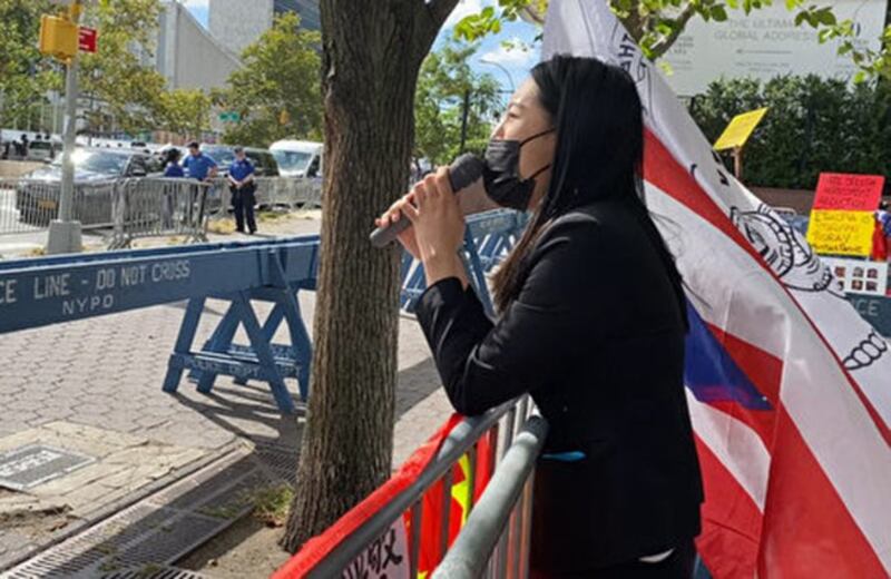 张小宁抗议北京警察强奸。（施萍／大纪元）