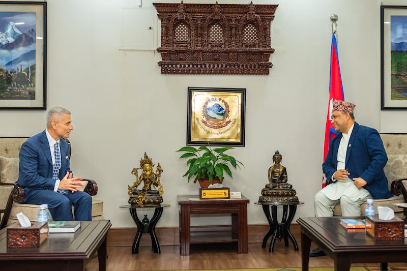 ཨ་རིའི་ཕྱི་སྲིད་ལས་ཁུངས་ཀྱི་ཆེ་མཐོའི་སྐུ་ཚབ་ཀྱིས་བལ་ཡུལ་ཕྱི་སྲིད་བློན་ཆེན་མཇལ་འཕྲད་གནང་པ། ༢༠༢༦།༤།༢༡