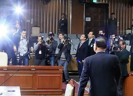 정홍원 국무총리 후보자가 22일 국회에서 열린 마지막날 인사청문회를 마친 후 퇴장하고 있다.