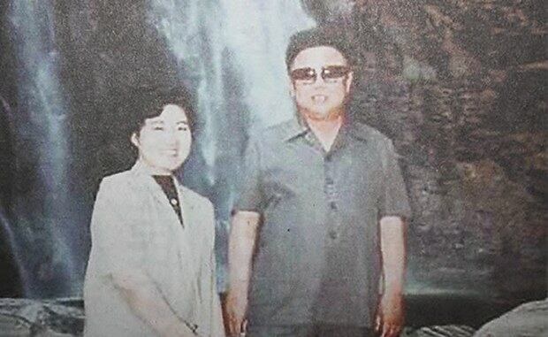 북한 김정은 국무위원회 위원장의 생모인 고영희와 김정일 국방위원장.