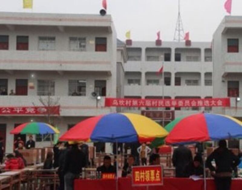 廣東陸豐烏坎村周二開展選舉前期工程,在烏坎小學內劃分領票區和投票等區域。(村民提供)