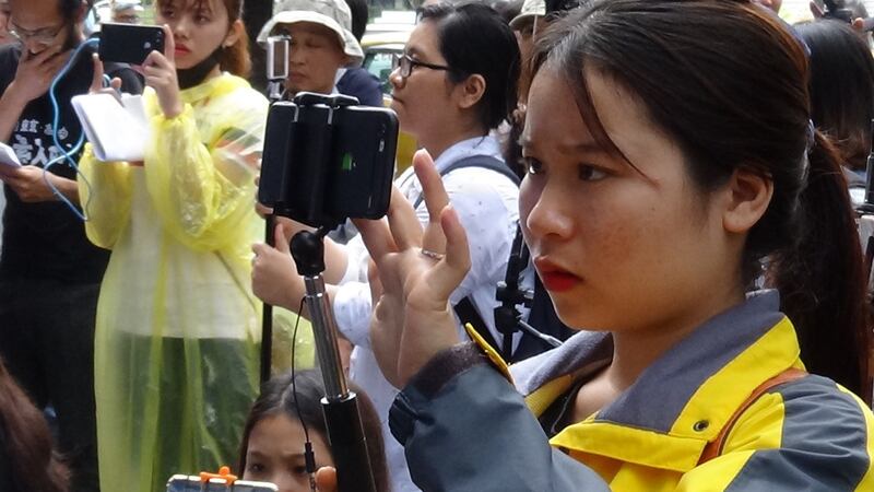 现场不少越南媒体纪录者。（记者夏小华摄）