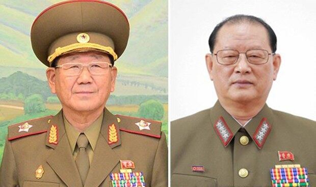 국가정보원은 지난해 11월 북한이 20년만에 처음으로 군 정치국에 대한 검열을 진행해 황병서 총정치국장 등을 처벌했다는 첩보를 입수한 것으로 알려졌다. 국정원은 이날 국회에서 국회 정보위에 대한 업무보고를 통해 "총정치국장 황병서(왼쪽)와 제1부국장 김원홍을 비롯해 총정치국 소속 장교들이 처벌받았다는 첩보가 입수돼 주시하고 있다"고 말했다