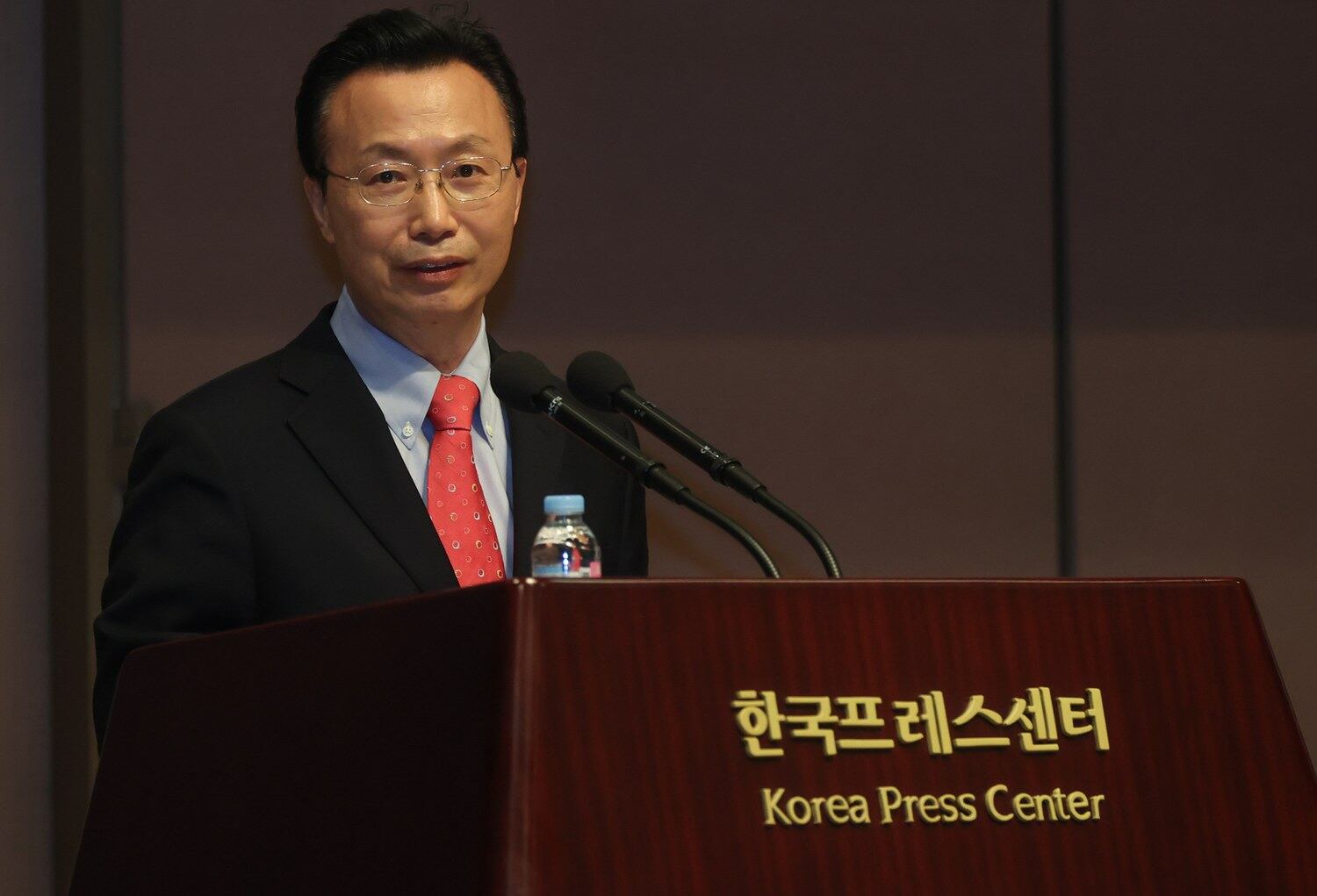 김천식 전 통일부 차관이 20일 서울 중구 프레스센터에서 "한반도 정세와 지속 가능한 대북정책의 추진 방안, 윤석열 정부의 대북정책 구상을 중심으로"를 주제로 열린 제16차 한국언론문화포럼 정책 세미나에서 기조 발언을 하고 있다.