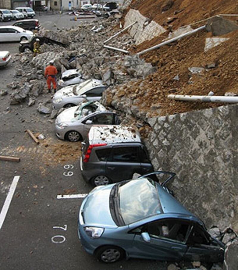Japan_quake_cars305.jpg