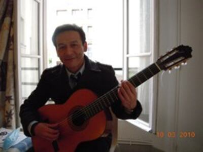 Nguyen-Le-Tuyen-tai-Paris-250.jpg