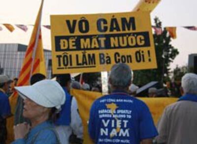Biểu tình chống Trung Quốc tại California. Photo by Ngọc Lan