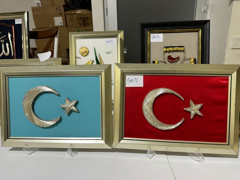 ئىستانبۇلدا ئېچىلغان ئۇيغۇر قول-ھۈنەر سەنئىتى يەرمەنكىسىدىن كۆرۈنۈشلەر. 2023-يىلى 6-يانۋار، ئىستانبۇل