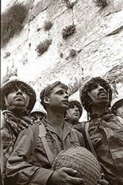 1967: Binh sĩ Israel vừa chiếm bức tường phía Tây Jerusalem