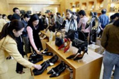 shoe_economic-250.jpg