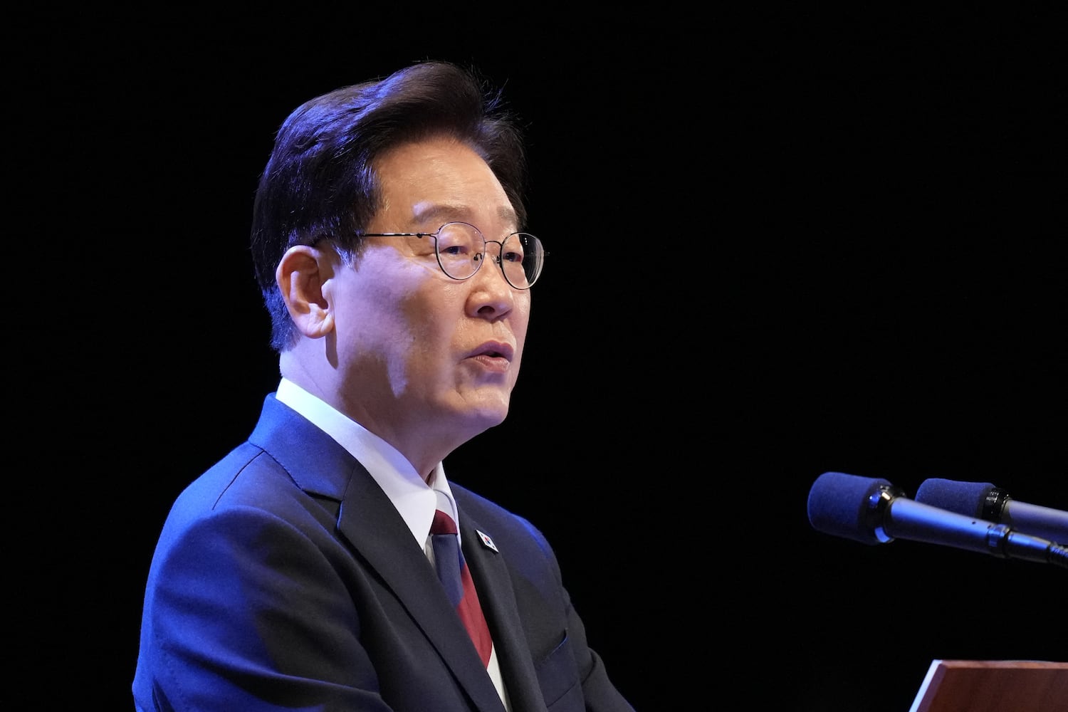 이 대통령 “‘전쟁 종식·평화 체제’ 당사자 논의 시작”