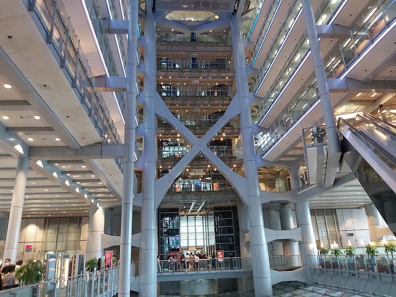 香港中环汇丰银行总行（图）。社民连谴责汇丰取消账户罔顾社会责任。（高锋摄）