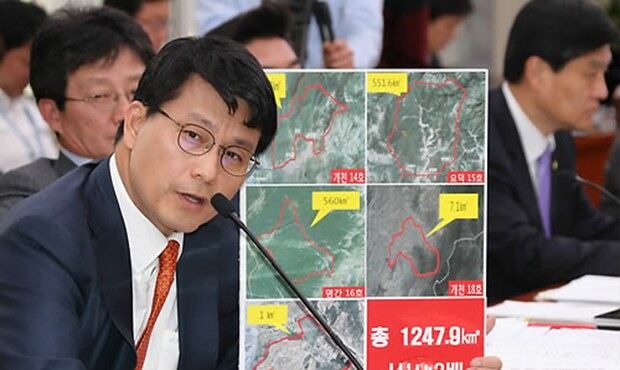 새누리당 윤상현 의원이 지난 2014년 10월 국회에서 열린 외교통일위원회의 통일부 등에 대한 국정감사에서 북한의 정치범 수용소 문제를 지적하고 있다.