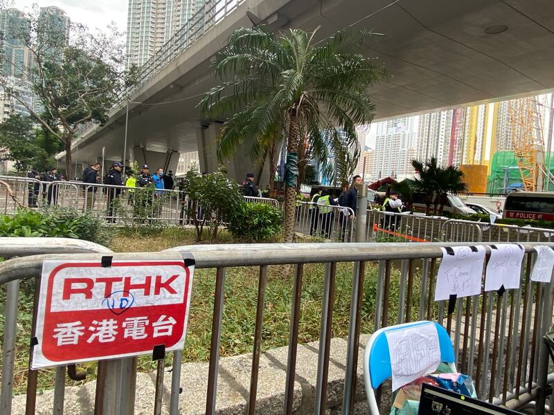 「黎智英案」踏入第二天審訊，旁聽案件的傳媒及市民較首天略減。（天機攝）
