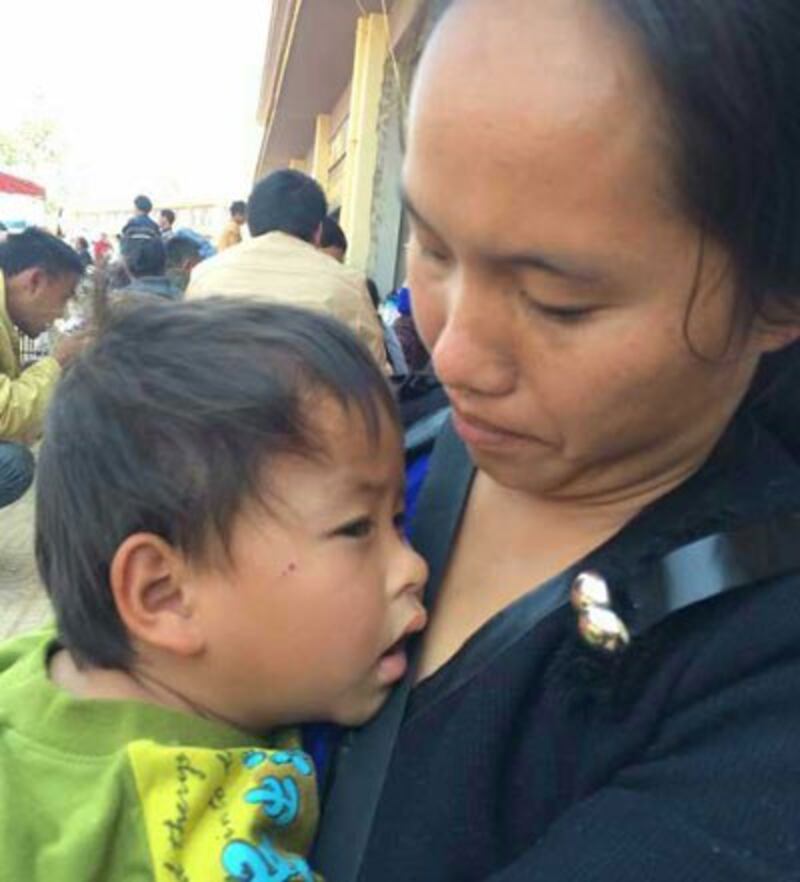 A Kokang refugee with her child, March 4, 2015. Credit: Kokang volunteer