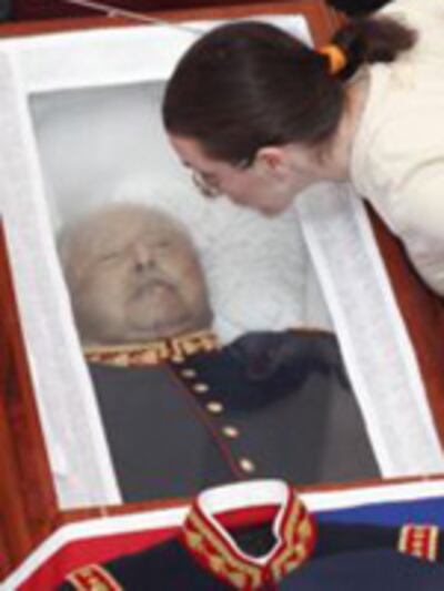 Pinochet_muerto_200.jpg