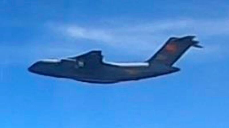马来西亚皇家空军在5月31日拍摄到中国军用运输机在南海上空活动。（美联社）