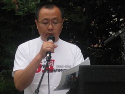 图片：华盛顿举行纪念六四烛光集会人权组织[劳改基金会]负责人吴弘达讲话（RFA)