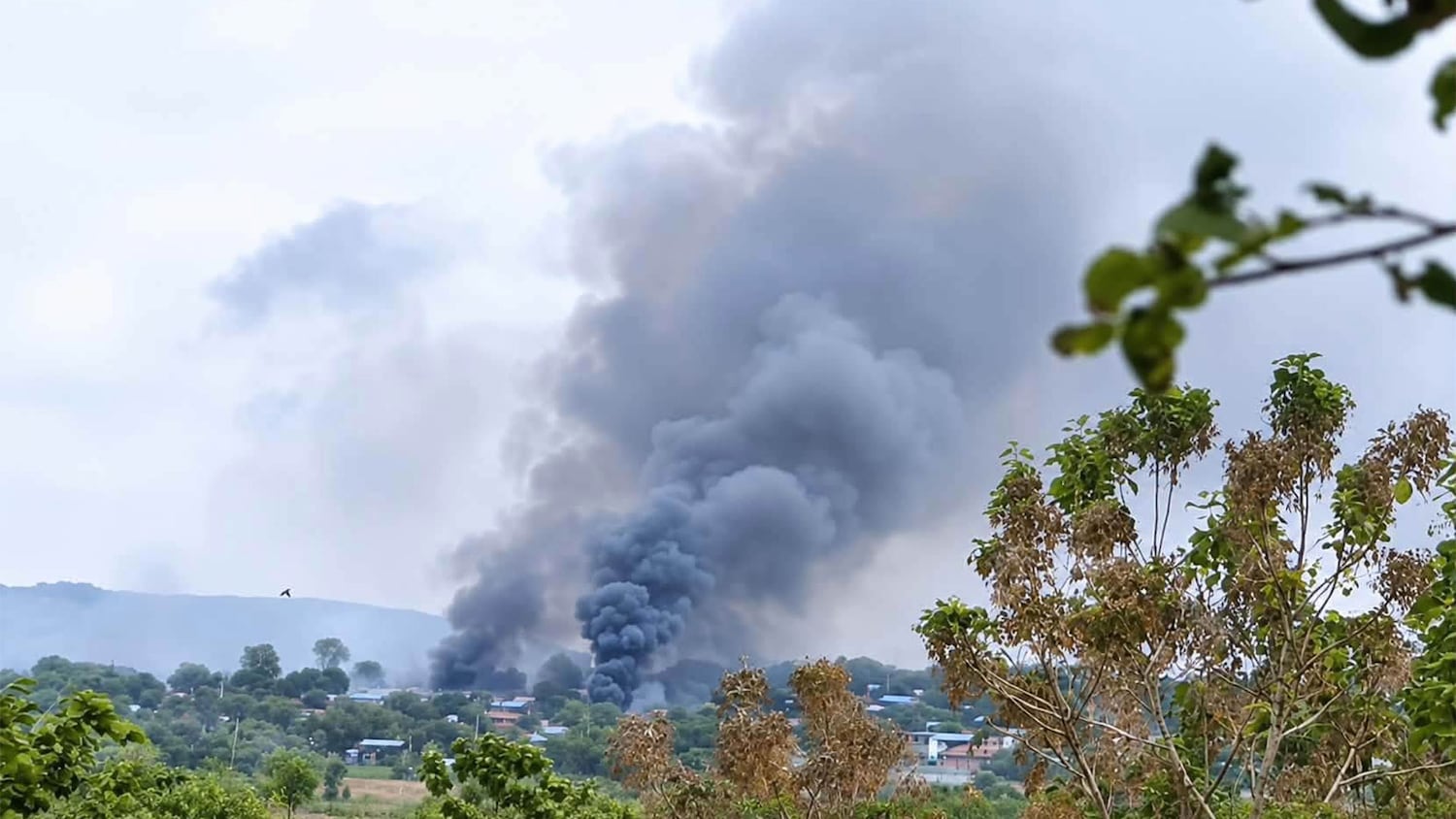 ကျောက်ပန်းတောင်းမှာ အိမ်ခြေ ၁၀၀ ထက်မနည်း မီးရှို့ခံရ