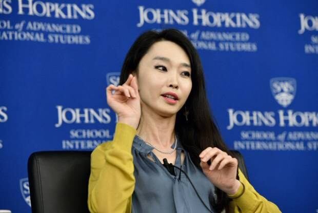 미국 워싱턴 존스홉킨스대학 국제관계대학원(SAIS)에서 열린 행사에서 발표하는 김 분석관.
