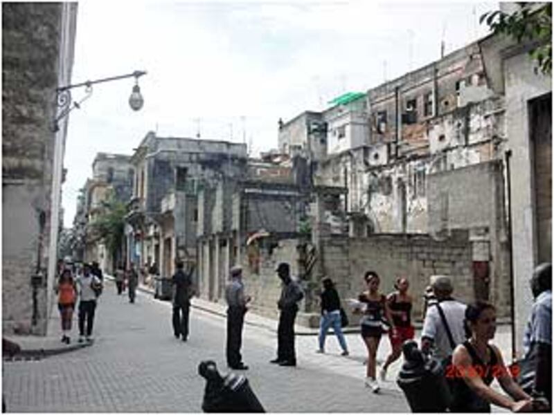 Havana_police305