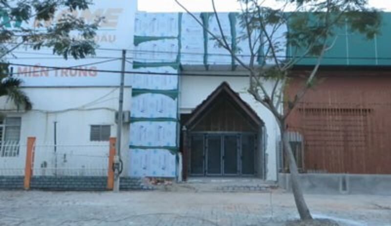 Bên ngoài khu nhà được cho là của người Trung Quốc xây dựng ở đường Phạm Hùng, Đà Nẵng.