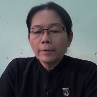 မန္တလေးခရိုင်တရားရုံး သတင်းပြန်ကြားရေးအရှိ ဒေါ်မာလာထွဋ်