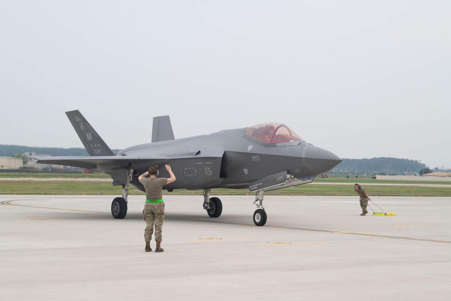 5일 미 공군 알래스카 아일슨 공군기지의 F-35A 전투기가 한국 공군과 연합훈련 및 공중 작전을 수행하기 위해 한국에 도착했다. [주한미군 제공]