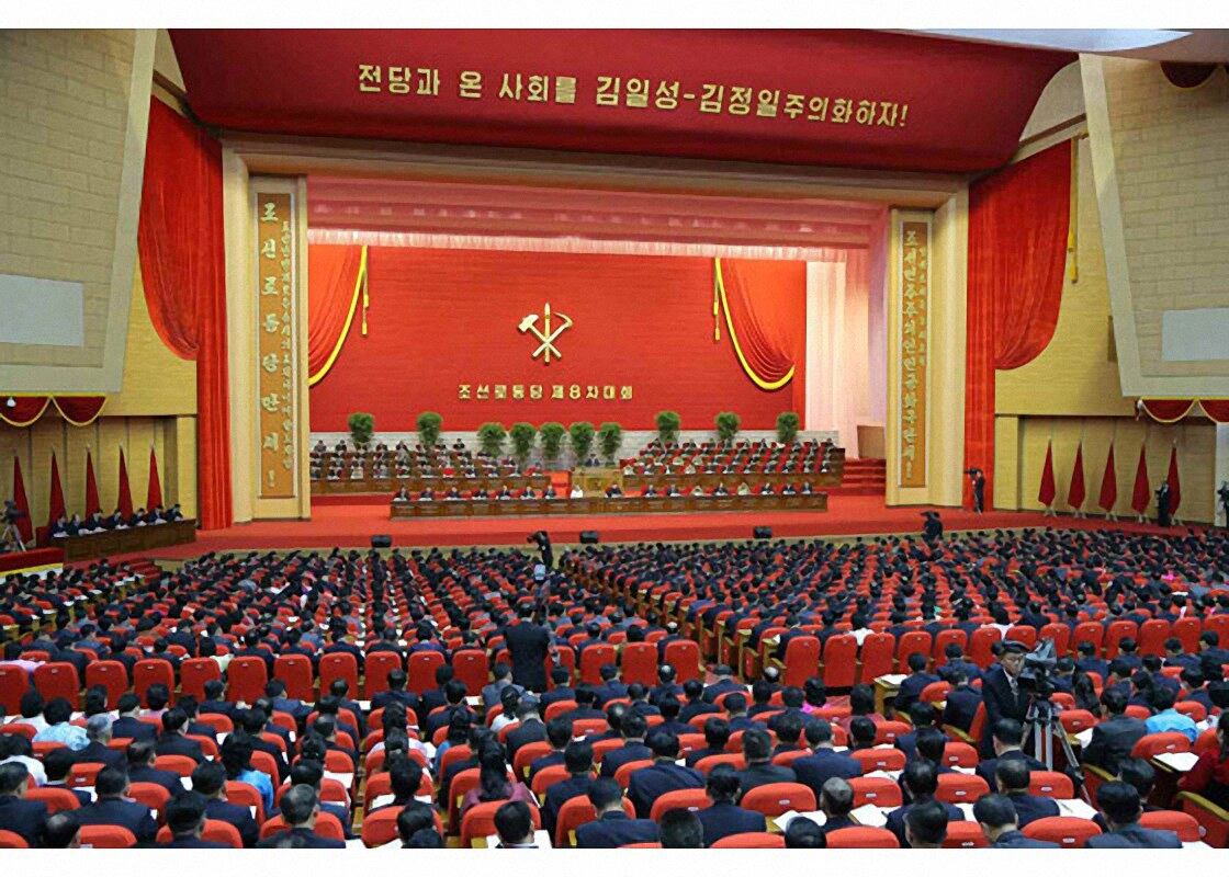 노동당 제8차 대회당 중앙위원회 사업총화 모습.