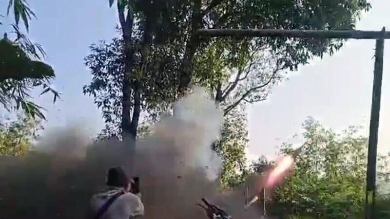 နေပြည်တော်ရှိ လေကြောင်းရန်ကာကွယ်ရေးတပ်ကို ၂၀၂၃ ခုနှစ် ဖေဖော်ဝါရီလ ၂၂ ရက်နေ့က ပစ်ခတ်တိုက်ခိုက်နေစဉ်။ (NPT-PDF)