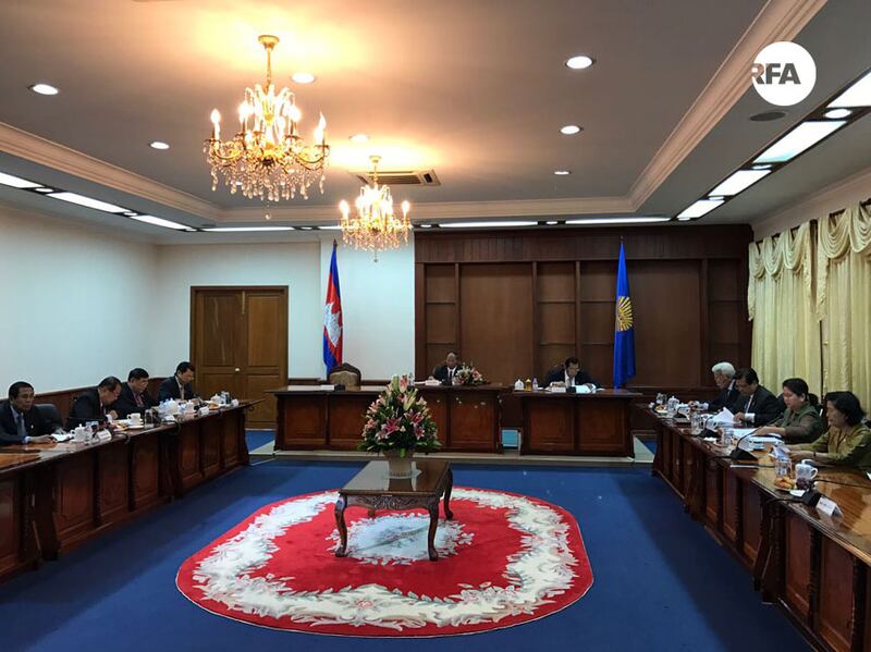 កិច្ច​ប្រជុំ​របស់​គណៈកម្មាធិការ​អចិន្ត្រៃយ៍​រដ្ឋសភា លើ​សំណើ​វិសោធនកម្ម​ច្បាប់ ស្ដីពី​គណបក្ស​នយោបាយ នៅ​ព្រឹក​ថ្ងៃ​ទី​១៣ ខែ​កុម្ភៈ ឆ្នាំ​២០១៧។ RFA/Cheu Sideth