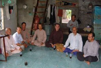 Tu Sĩ Lê Minh Triết người ngôi bên phải của TT Thích Thiện Minh