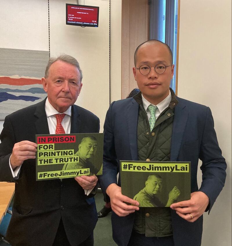 上議員奧爾頓(David Alton)向黎智英父子表達支持。(奧爾頓推特截圖)