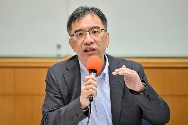 台灣教授協會副會長陳俐甫指,中國正不斷增強武力,準備併吞台灣。(鍾廣政攝)
