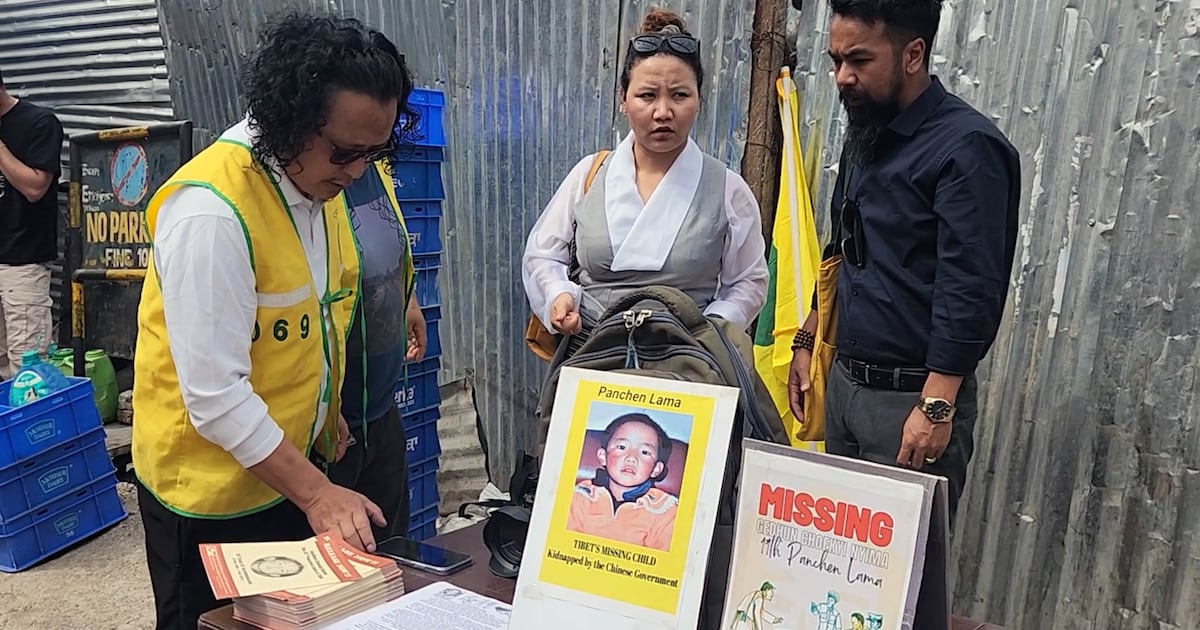 བཞུགས་སྒར་དུ་༧པཎ་ཆེན་རིན་པོ་ཆེའི་གནས་སྟངས་སྐོར་དྲིལ་བསྒྲཊ་ཀྱི་ལས་འགུལ་སྤེལ་འདུག
