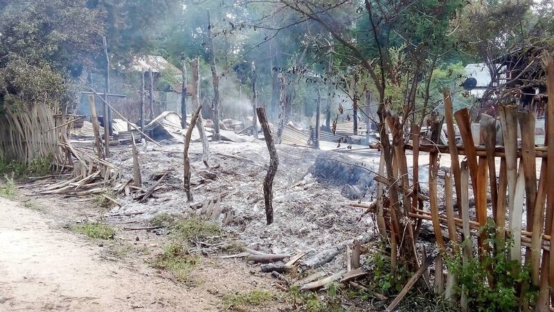 မကွေးတိုင်း၊ မြိုင်မြို့နယ် ထန်းဘုန်းတောရွာ မီးရှို့ခံထားရသည်ကို ၂၀၂၃ ခုနှစ် ဩဂုတ်လ ၂၂ ရက်နေ့ တွေ့ရစဉ်။ (Myaing Villages Revolution Front)