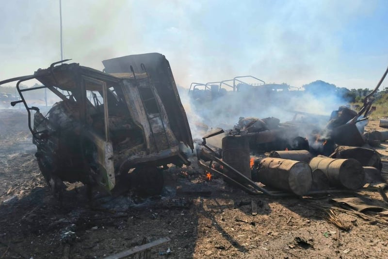 ဒီဇင်ဘာလ ၂၇ ရက်နေ့ ခင်ဦးမြို့နယ် မြေနီလျှိုရွာအနီး လေကြောင်းတိုက်ခိုက်ခံရအပြီး အပျက်အစီးမြင်ကွင်းများ