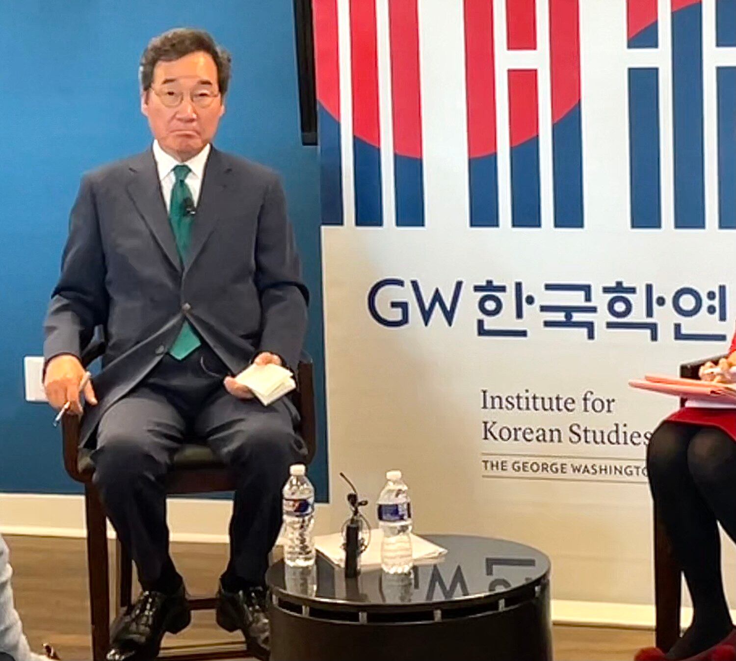 21일 미국 조지워싱턴대 한국학연구소(GWIKS)가 주최한 ‘한반도 비핵화와 평화를 위한 현실적이고 실용적인 접근’이라는 제목의 강연에서 이낙연 총리가 말하고 있다.