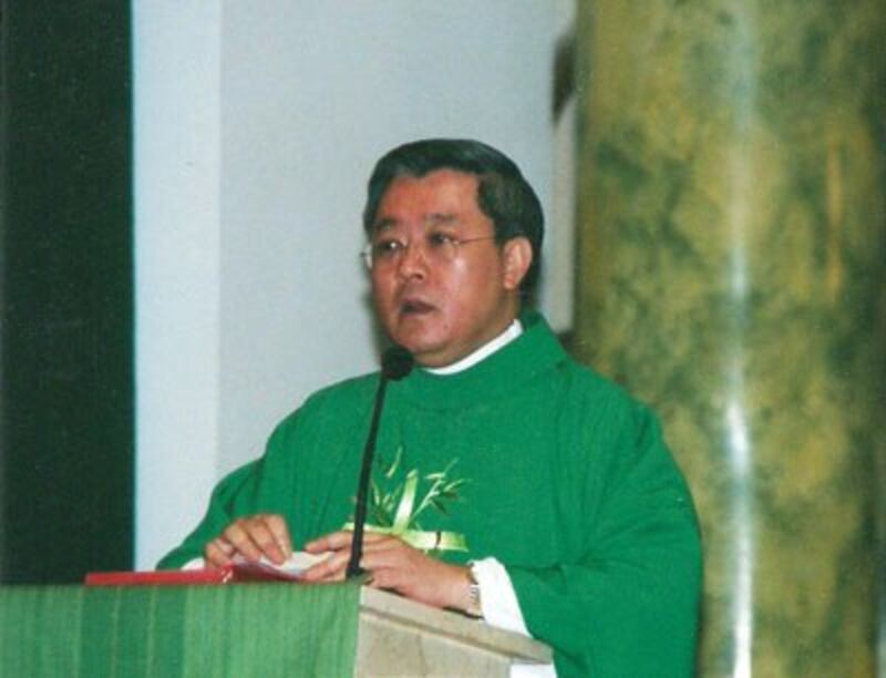 Vị quản nhiệm kiêm chánh sứ St. Helena, Monsignor Joseph Trinh Minh Trí