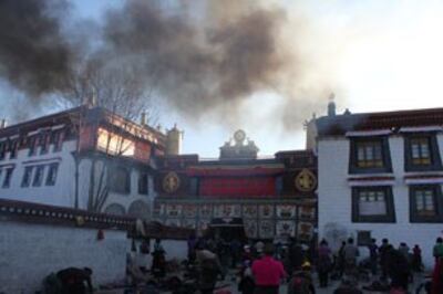 Lhasa-ahead-of-DL-meeting-with-Obama-4-305.jpg